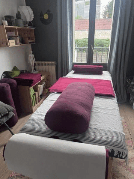 Yoga restauratif : posture d’Adho Mukha Savasana